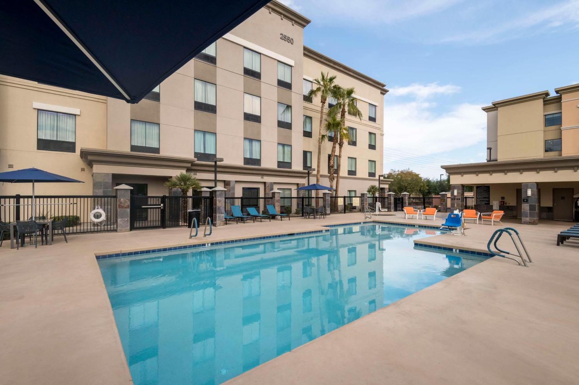 Hampton & North/happy Valley 3* Phoenix